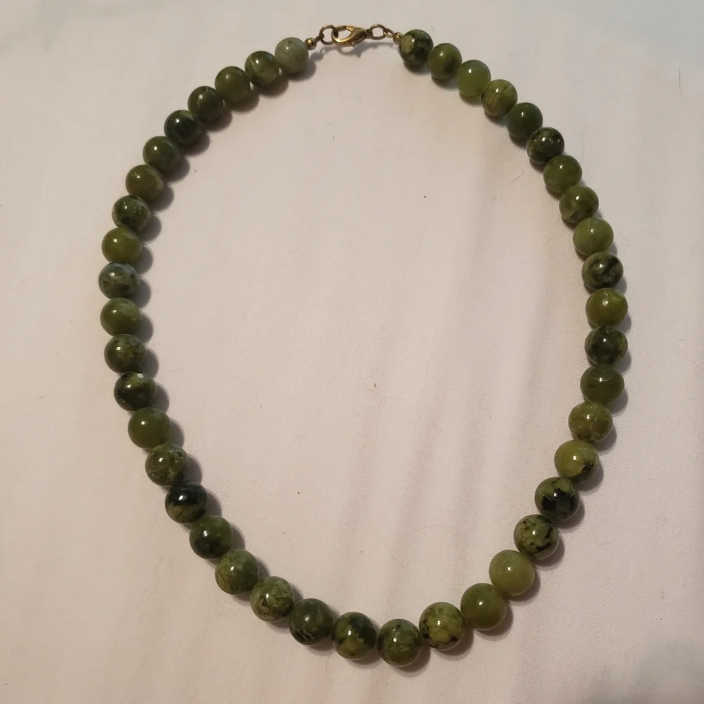 Unique Vintage Green Beaded Jade Nephrite Necklace Gold Lobster Clasp